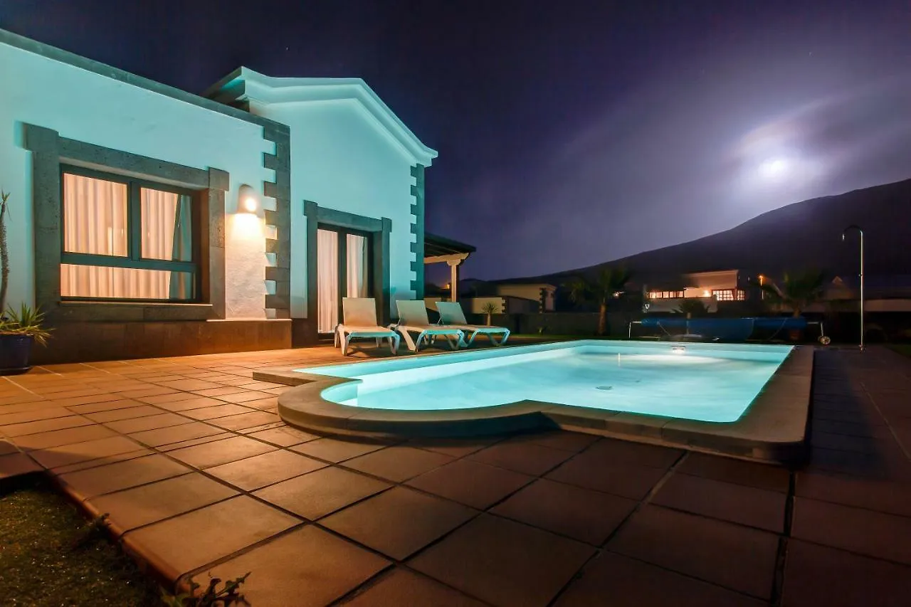 Villa Esterlicia Playa Blanca  Spain