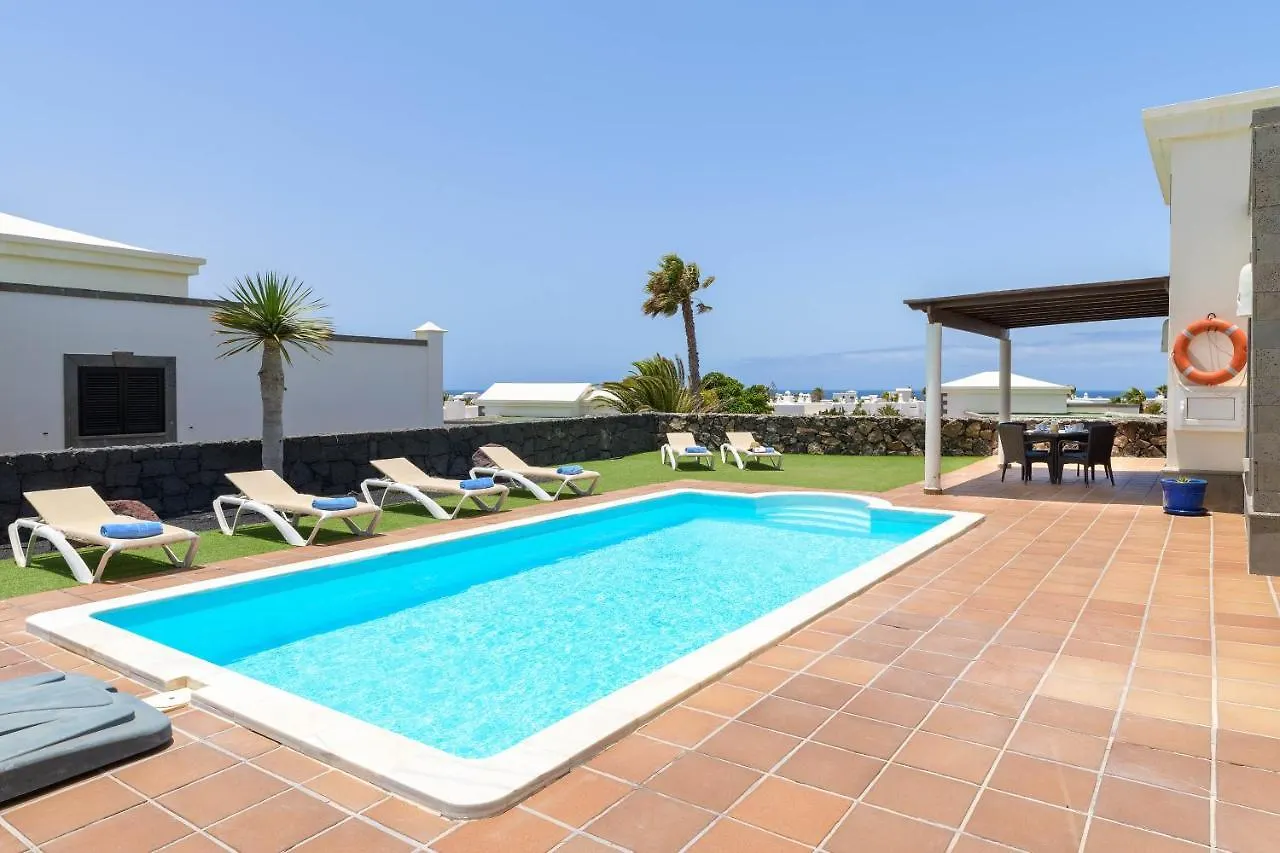 Villa Esterlicia Playa Blanca  Spain
