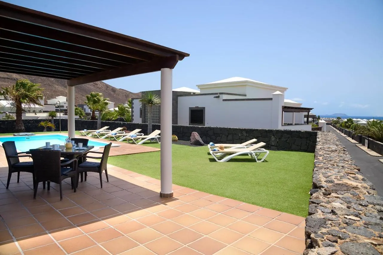 Villa Esterlicia Playa Blanca  Spain